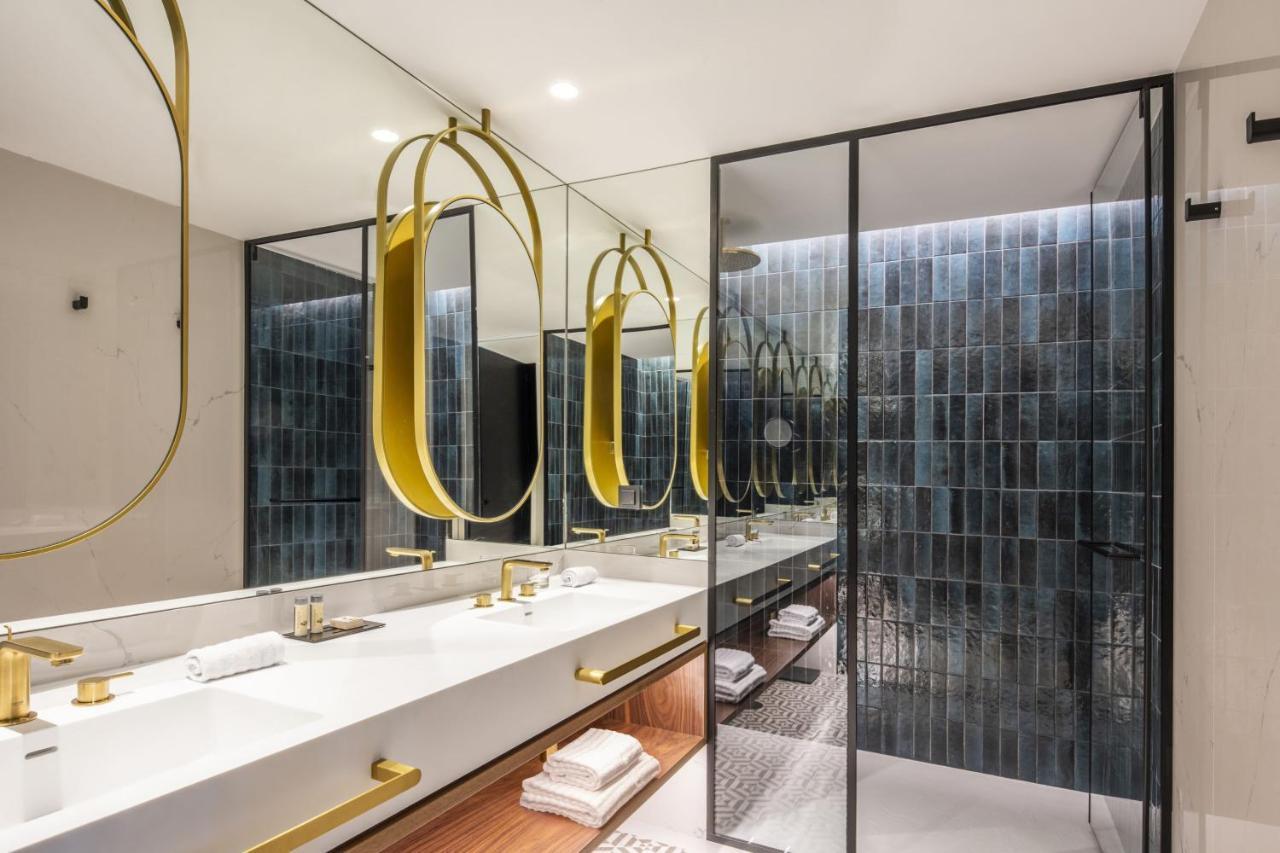 Renaissance Porto Lapa Hotel Bagian luar foto Bathroom
