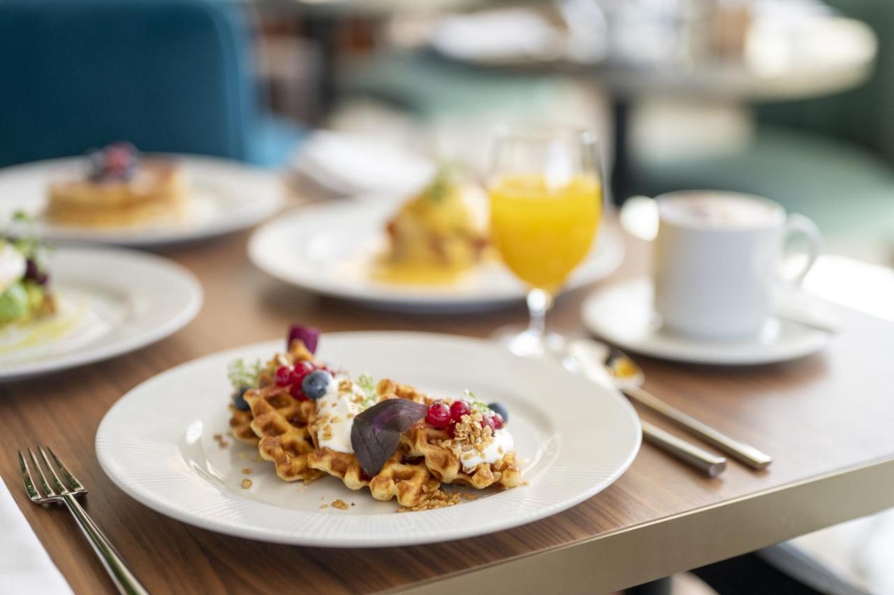Renaissance Porto Lapa Hotel Bagian luar foto A breakfast at the hotel