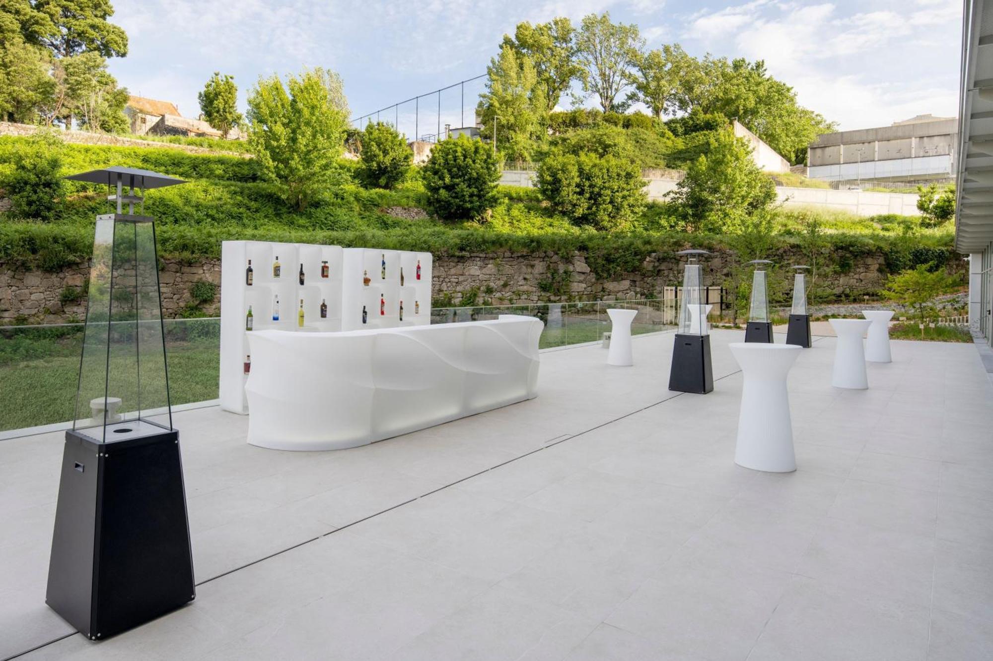 Renaissance Porto Lapa Hotel Bagian luar foto The terrace of the museum