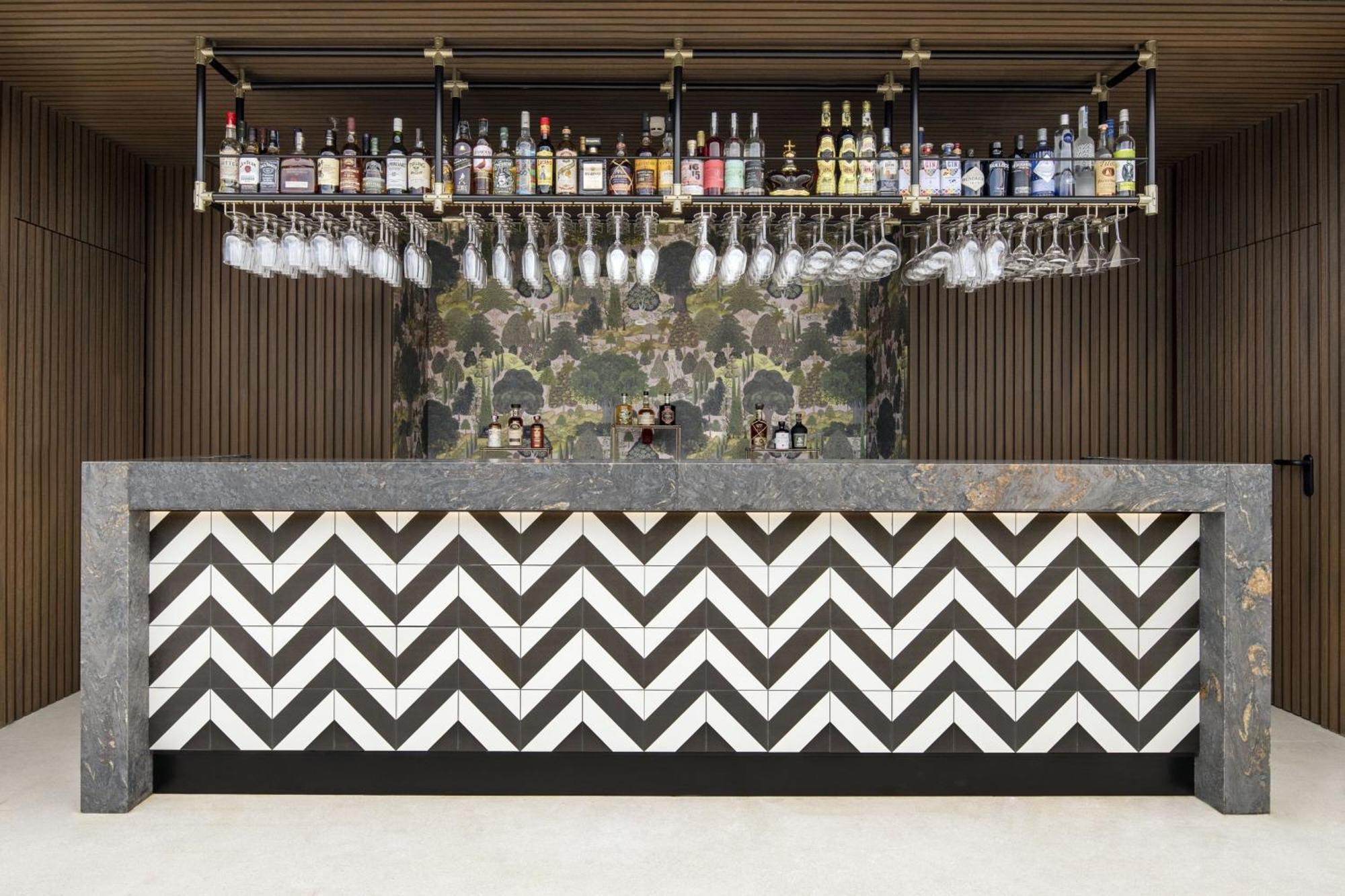 Renaissance Porto Lapa Hotel Bagian luar foto The bar at the hotel