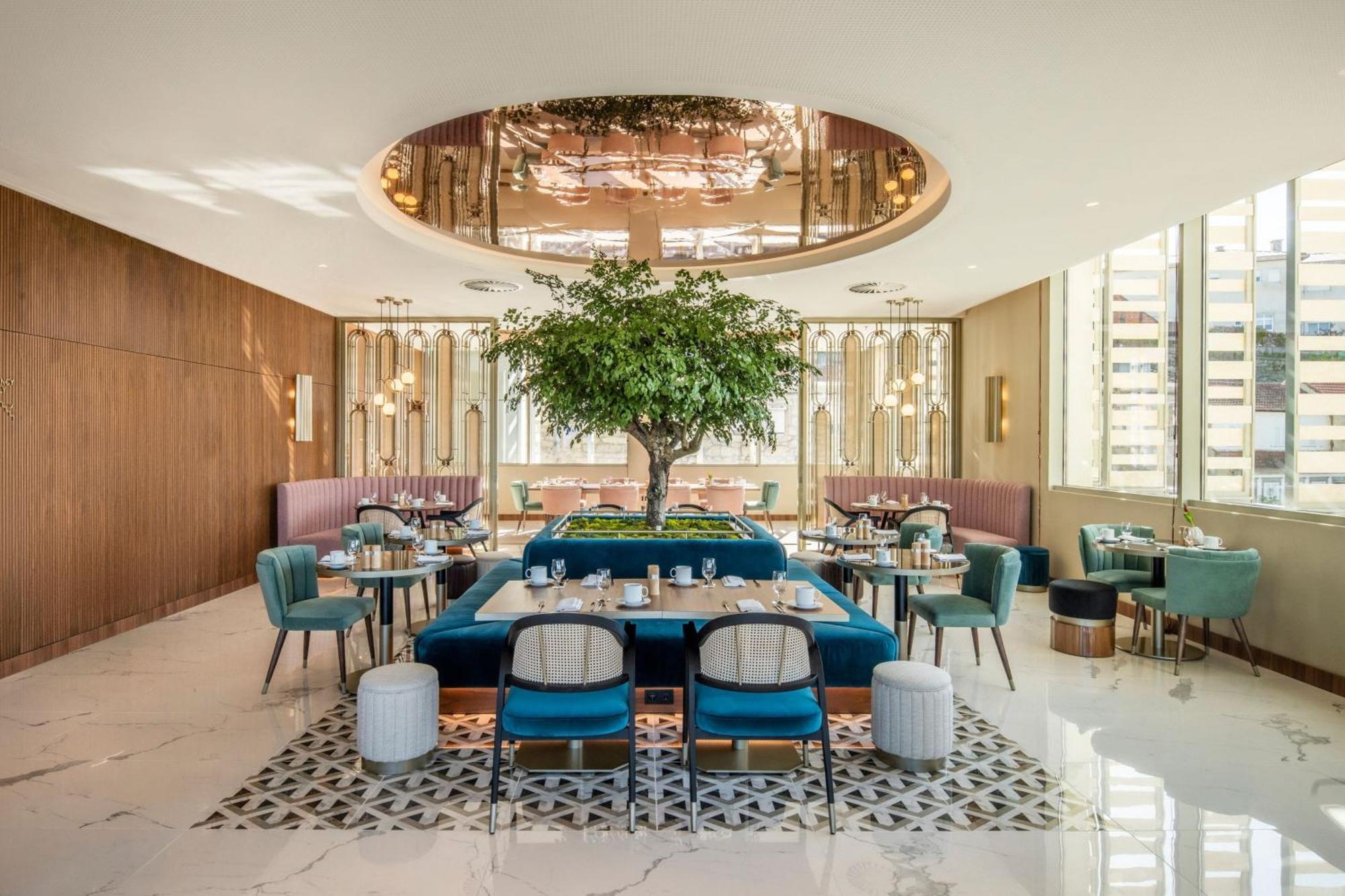 Renaissance Porto Lapa Hotel Bagian luar foto The restaurant